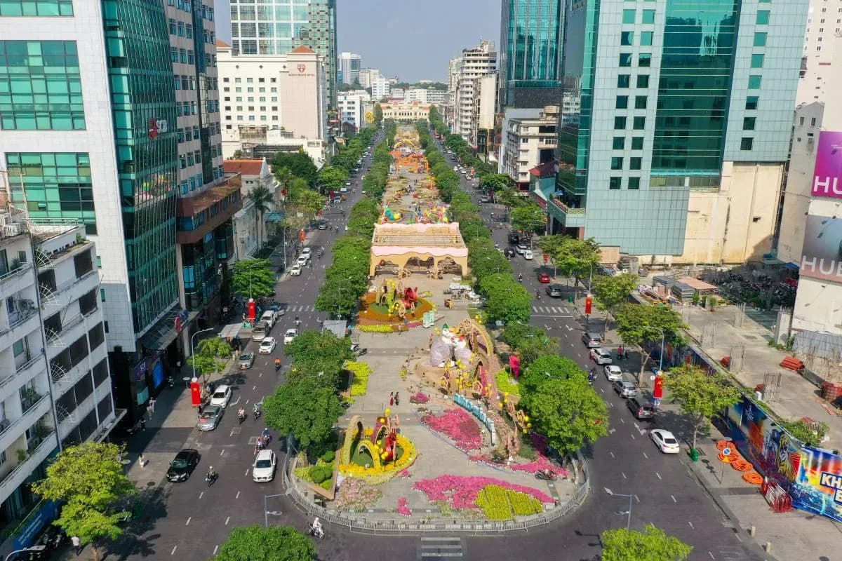 pho-di-bo-nguyen-hue.webp